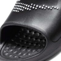 Nike Victori One Shower Slide – Ciabatte Doccia e Piscina Uomo Bianco e Nero – Antiscivolo, Leggere e Comode - immagine 4