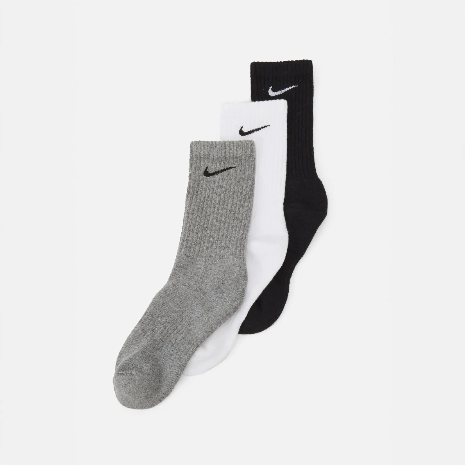 17677-jpg.webp Nike Everyday Cushioned – Set 3 Paia Calzini Unisex – Neri, Bianchi, Grigi – Sport e Tempo Libero - immagine 1