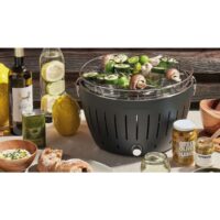 LotusGrill Antracite 35 cm – Barbecue a Carbone Compatto con Ventola Integrata, Batterie e Cavo USB, Ideale per Esterni - immagine 5