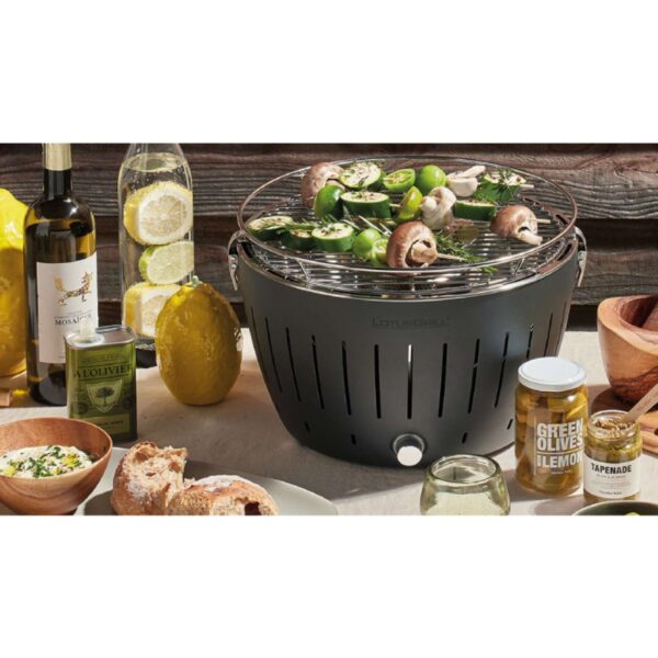 LotusGrill Antracite 35 cm – Barbecue a Carbone Compatto con Ventola Integrata, Batterie e Cavo USB, Ideale per Esterni - immagine 5