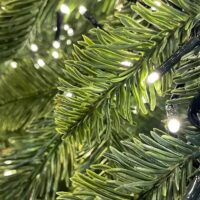 Albero di Natale 210 cm Modello Samu con Luci LED Calde e Base in Legno – 731 Rami Realistici in PE+PVC, Ø111 cm, Montaggio Ombrello e Giochi di Luce - immagine 2