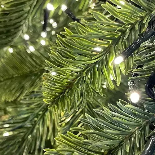 Albero di Natale 210 cm Modello Samu con Luci LED Calde e Base in Legno – 731 Rami Realistici in PE+PVC, Ø111 cm, Montaggio Ombrello e Giochi di Luce - immagine 2
