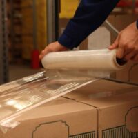 Rocard® Film Estensibile Imballaggio Trasparente 200m x 47cm | Rotolo Pellicola Imballaggio Manuale Extra Resistente per Spedizioni, Traslochi e Magazzino - immagine 6