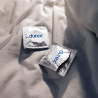 Durex Invisible – Preservativi Ultra Sottili per Massima Sensibilità, Easy-On con Serbatoio, Trasparenti e Lubrificati, Regular 54 mm, Confezione da 30 Profilattici. - immagine 5