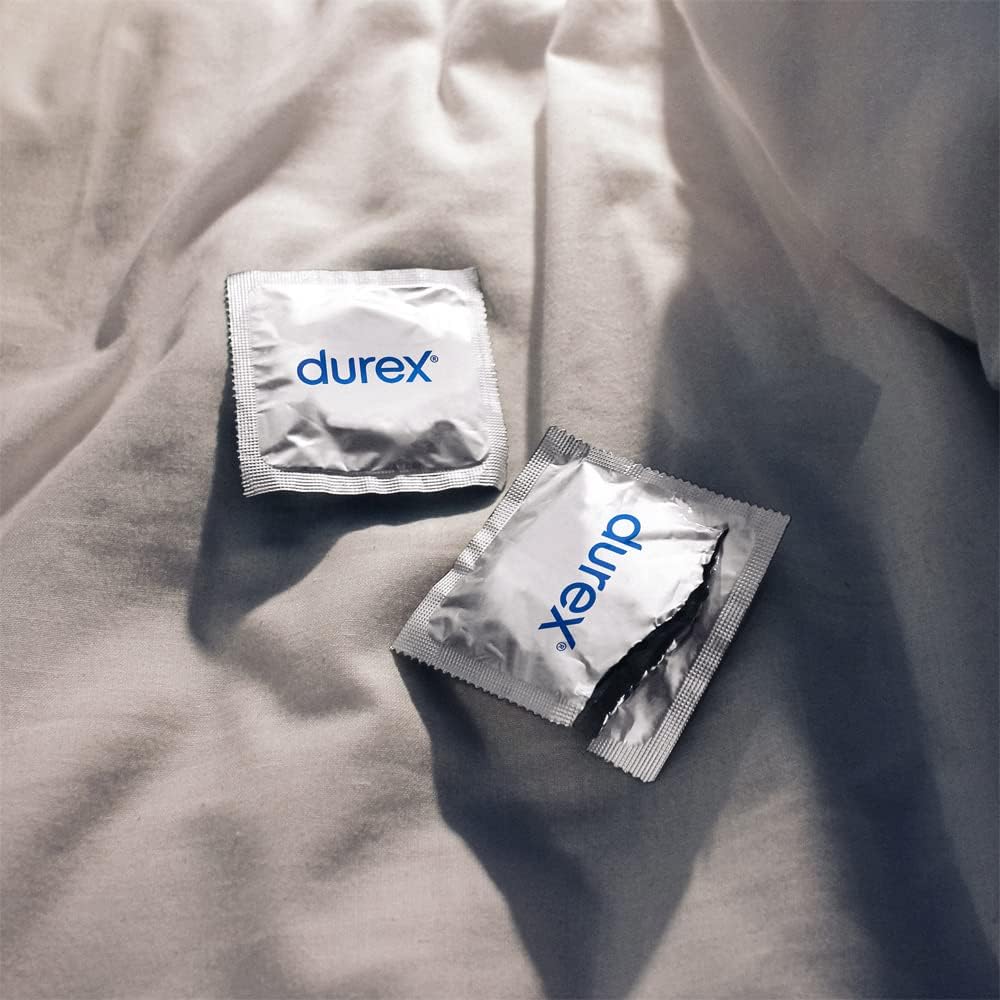 20165.jpg Durex Invisible – Preservativi Ultra Sottili per Massima Sensibilità, Easy-On con Serbatoio, Trasparenti e Lubrificati, Regular 54 mm, Confezione da 30 Profilattici. - immagine 5
