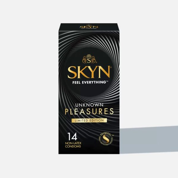 SKYN® Unknown Pleasures – Preservativi Senza Lattice in Poliisoprene (SKYNFEEL®), Assortiti Lisci & Stimolanti, Aromatizzati con Effetto Caldo/Brivido/Fresco, Larghezza 53 mm, con Serbatoio. Confezione da 42 Preservativi - immagine 1