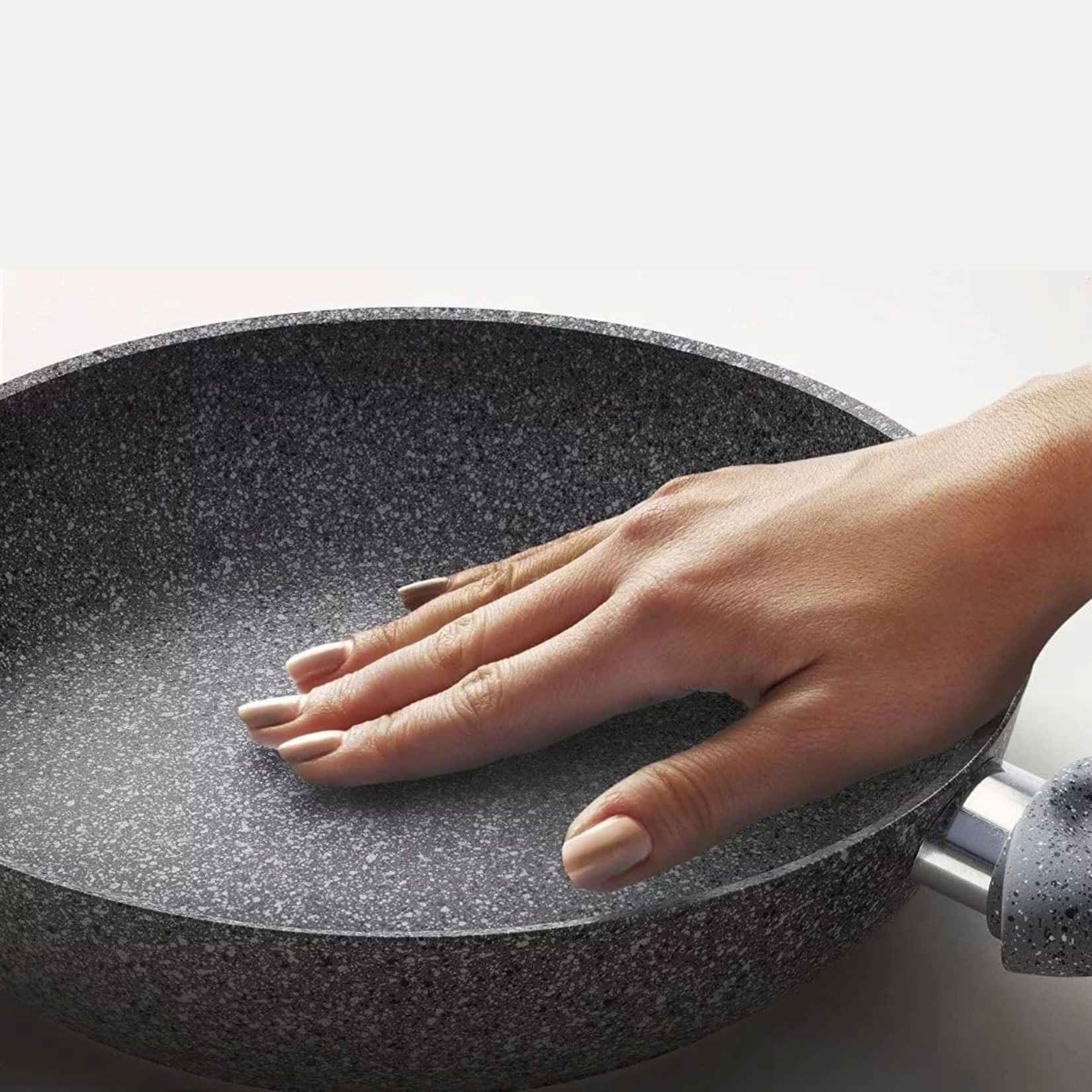 20398.jpg Accademia Mugnano – Cuore di Pietra – Padella Antiaderente Antigraffio 24 cm - immagine 4