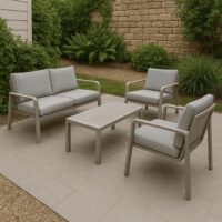 Salotto da Giardino 4 Pezzi, Struttura in Alluminio e Polywood Sabbia, Cuscini Grigio Scuro, Set Moderno con 2 Poltrone Divano e Tavolino, Resistente alle Intemperie - immagine 4