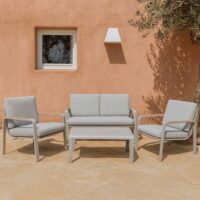 Salotto da Giardino 4 Pezzi, Struttura in Alluminio e Polywood Sabbia, Cuscini Grigio Scuro, Set Moderno con 2 Poltrone Divano e Tavolino, Resistente alle Intemperie - immagine 8