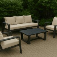 Salotto da Giardino 4 Pezzi in Alluminio e Ferro, Divano 3 Posti con 2 Poltrone e Tavolino 110x60 cm, Cuscini Grigio Scuro, Stile Moderno, Colore Sabbia - immagine 5