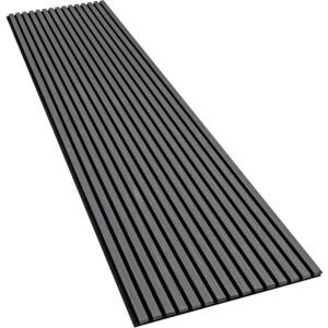 Parete rivestita con pannelli acustici Esseci a doghe di legno su feltro fonoassorbente nero, stile contemporaneo.