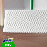 Swiffer Panni Catturapolvere - Ricambi per Scopa - Cattura Polvere, Peli e Capelli - Con Fibre Riciclate - Pulizia Veloce e Semplice - immagine 3