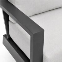 Salotto da Giardino 4 Pezzi in Alluminio e Ferro, Divano 3 Posti con 2 Poltrone e Tavolino 110x60 cm, Cuscini Grigio Scuro, Stile Moderno, Colore Sabbia - immagine 3